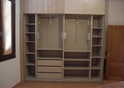 Armario sin puertas