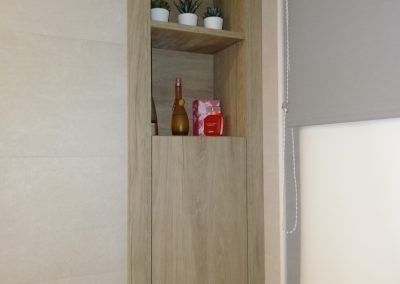 Mueble empotrado en baño